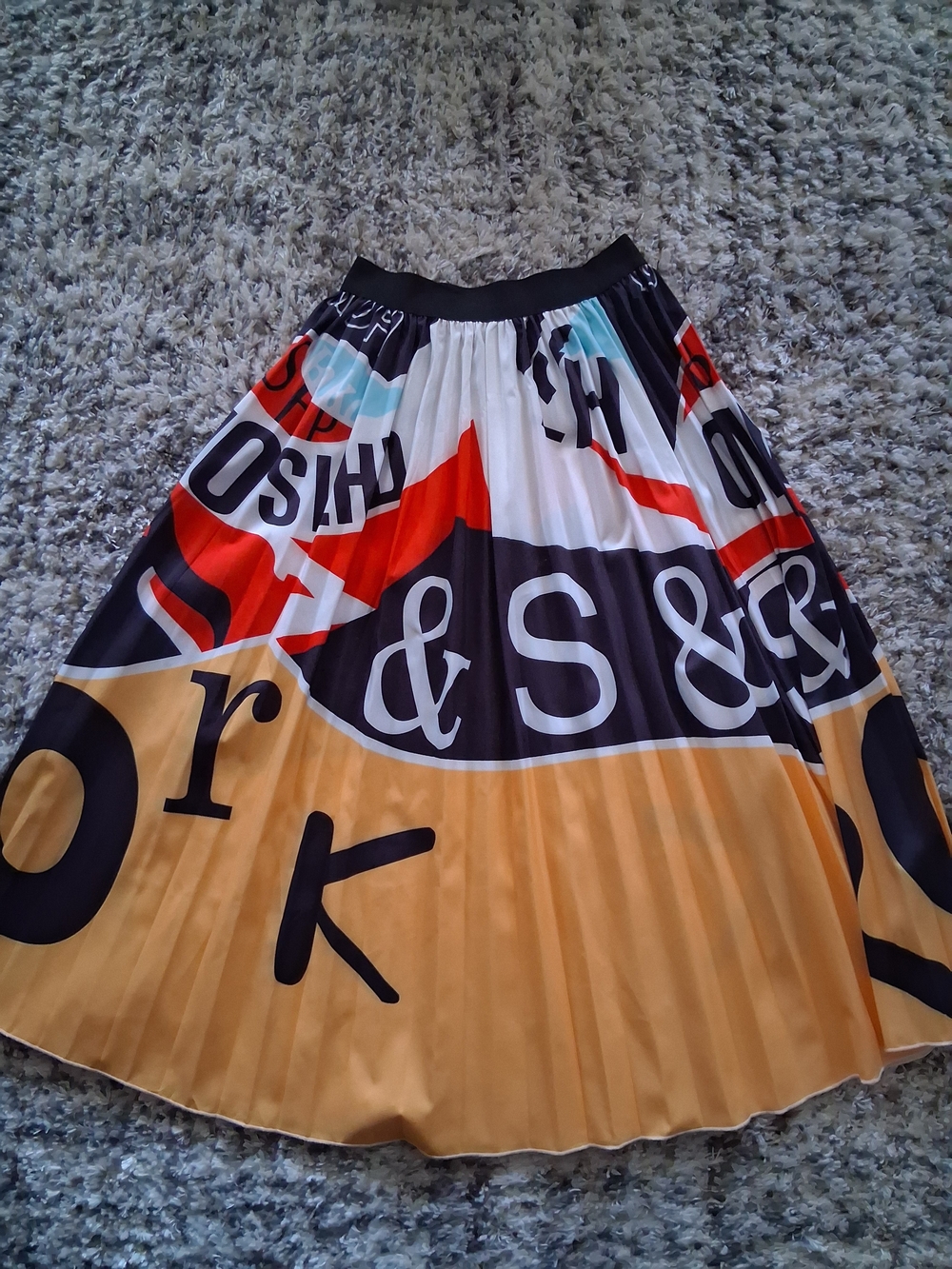 Pleated Graphic Print Midi Skirt in Mustard & Black